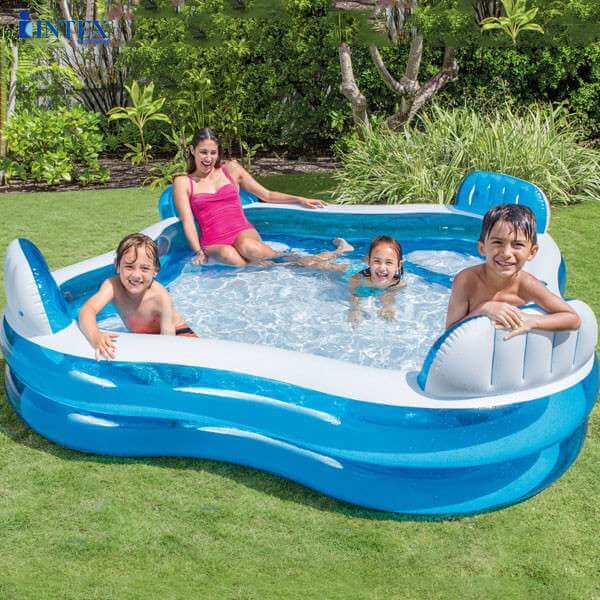 Bể bơi phao đặt tại nhà rất phù hợp với cả gia đình